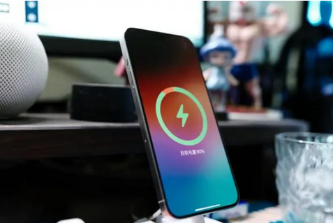 碧江苹果15换屏服务分享用什么充电器给iPhone15充电更好 